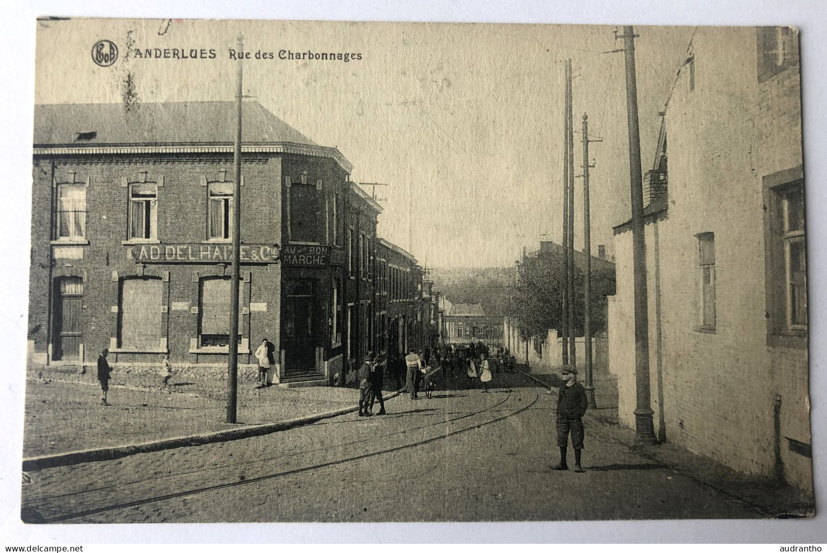 CPA Peu Courante ANDERLUES - Rue Des Charbonnages - Magasin Delhaize Au Bon Marché - Personnages - Anderlues