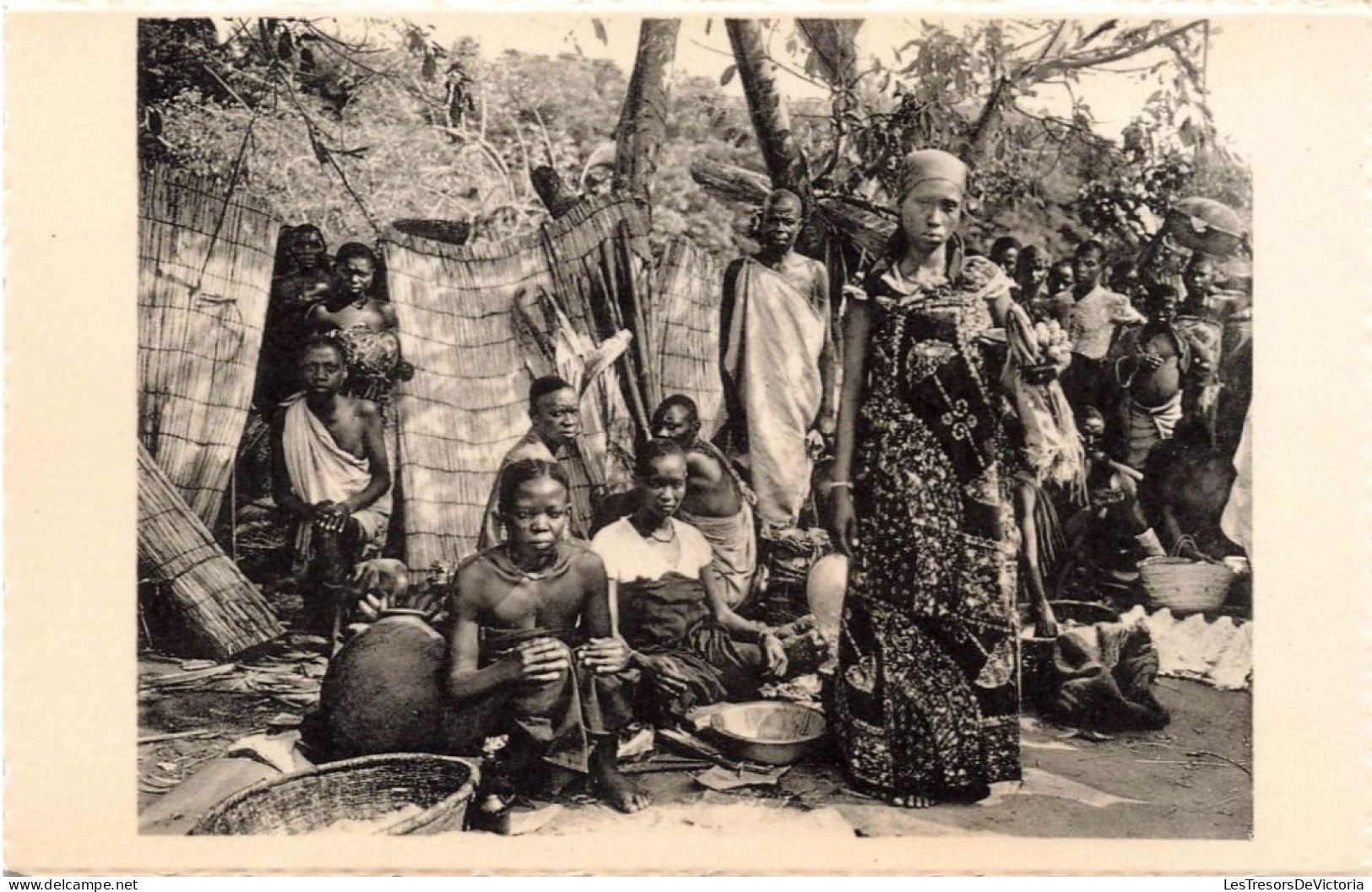 BURUNDI - Marché à Usumbura - Markt Te Usumbura - Les Gens Du Village - Villageois - Carte Postale Ancienne - Burundi