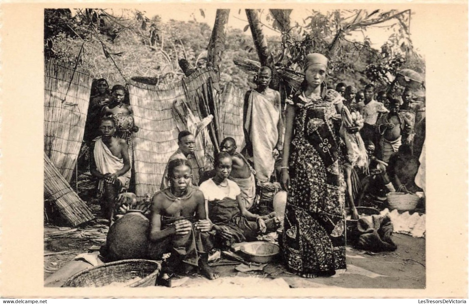 BURUNDI - Marché à Usumbura - Markt Te Usumbura - Les Gens Du Village - Villageois - Carte Postale Ancienne - Burundi