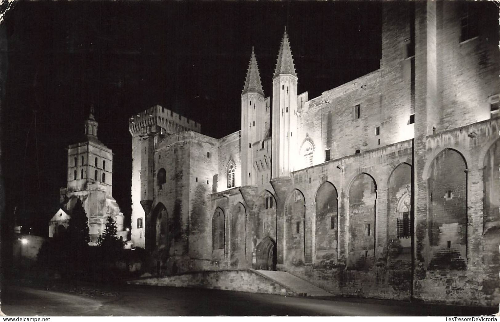 FRANCE - Avignon - Palais Des Papes La Nuit - Carte Postale - Avignon (Palais & Pont)