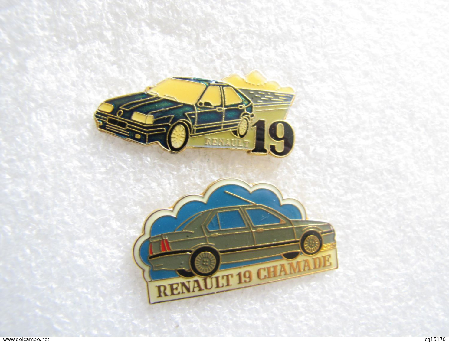 PIN'S     LOT  2  RENAULT 19 - Renault