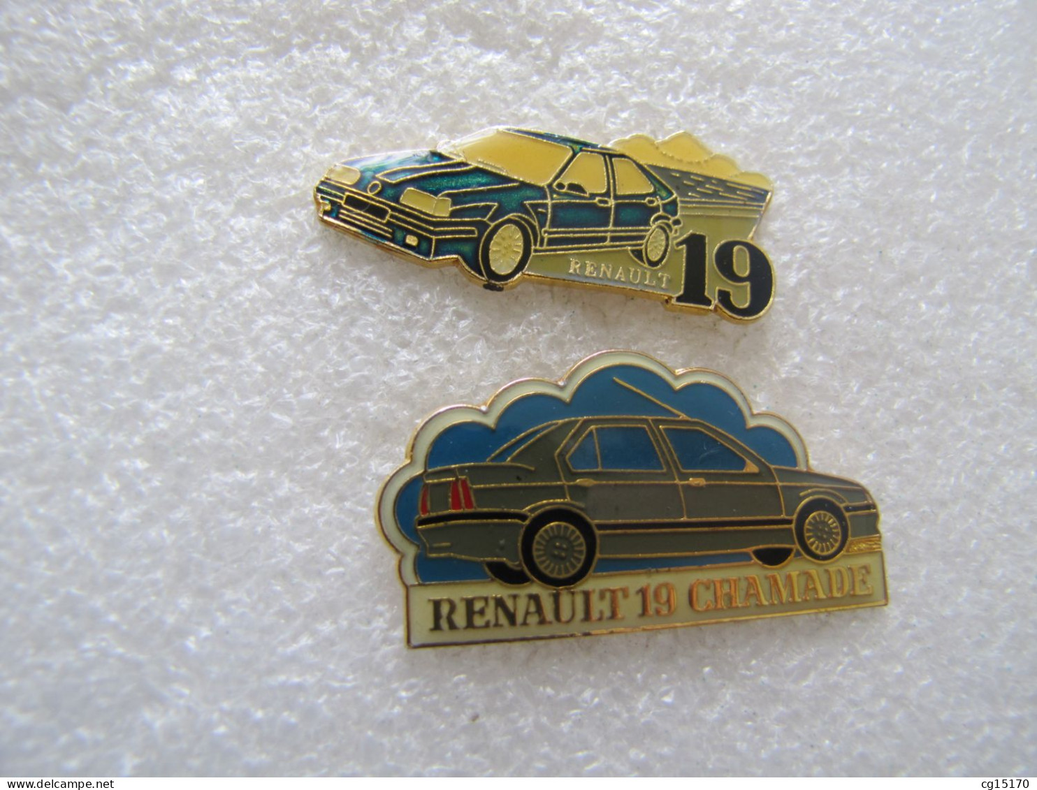 PIN'S     LOT  2  RENAULT 19 - Renault