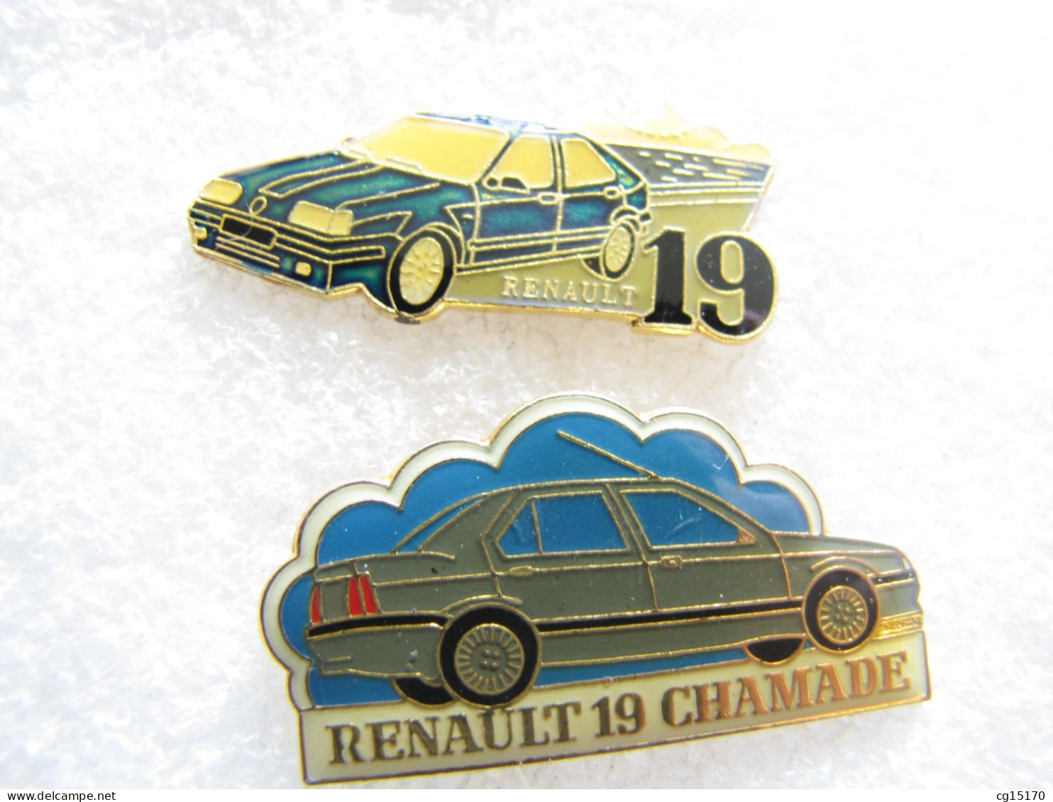 PIN'S     LOT  2  RENAULT 19 - Renault