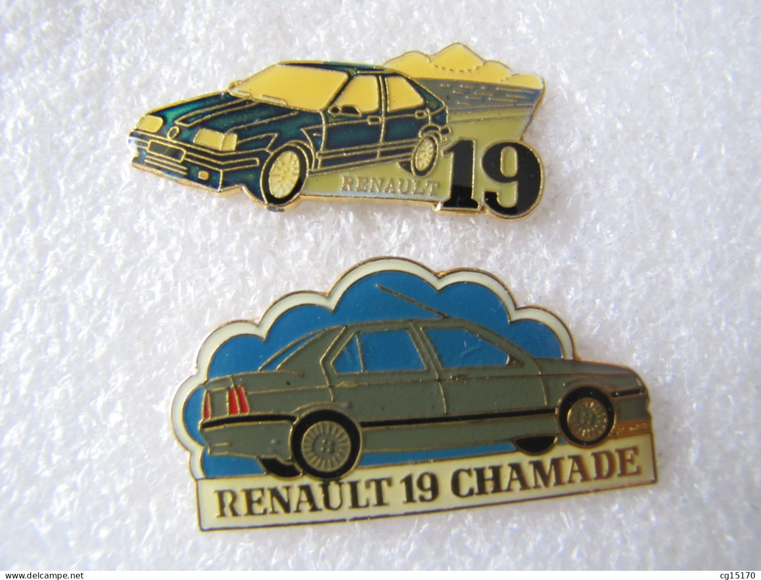 PIN'S     LOT  2  RENAULT 19 - Renault