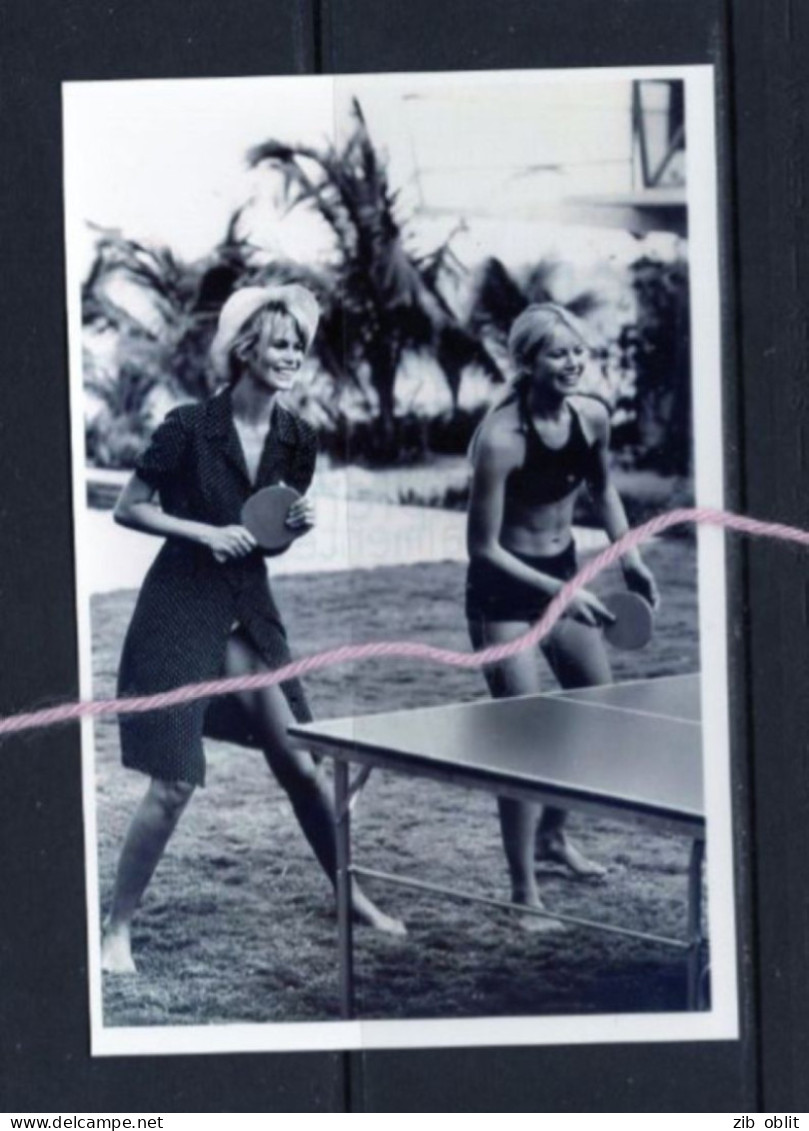 PHOTO  FEMMES TICHTENIS TENNIS DE TABLE PING PONG REPRO CLAUDIA SCHIFFER ??? - Tennis De Table