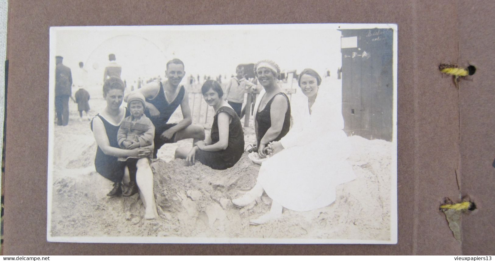 Petit album famille allemand 33 photos c.1920 jeune femme lapin poupée chiens militaire infirmières