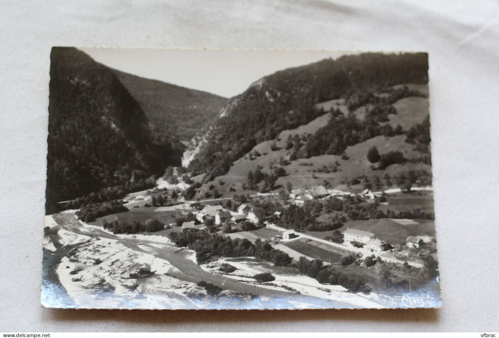 Cpm, Dingy Saint Clair, L'hôtel Du Fier Et Le Défilé De Dingy, Vue Aérienne, Haute Savoie 74 - Dingy-Saint-Clair