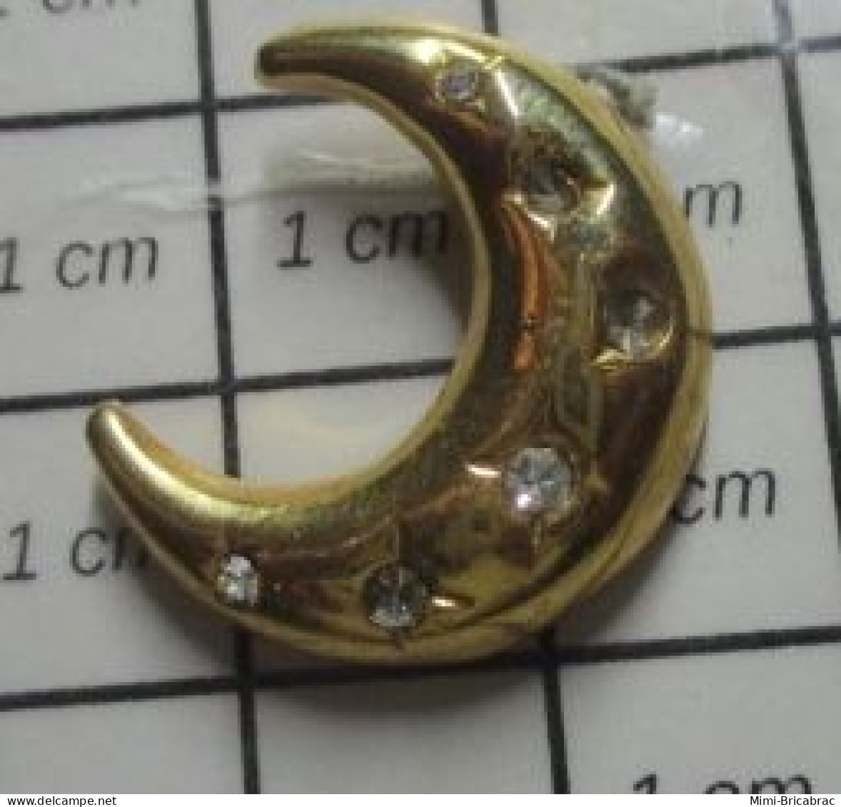 713J Pin's Pins / Beau Et Rare / ESPACE / CROISSANT DE LUNE METAL JAUNE ET BRILLANTS - Ruimtevaart