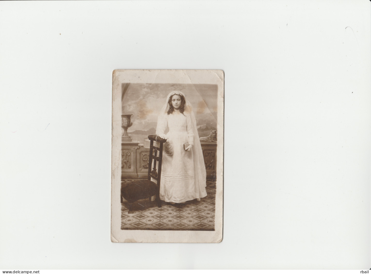 Ancienne Photo Noir Et Blanc Jeune Fille Communiante (photo Carte Postale Debut Siecle Dernier) - Personas