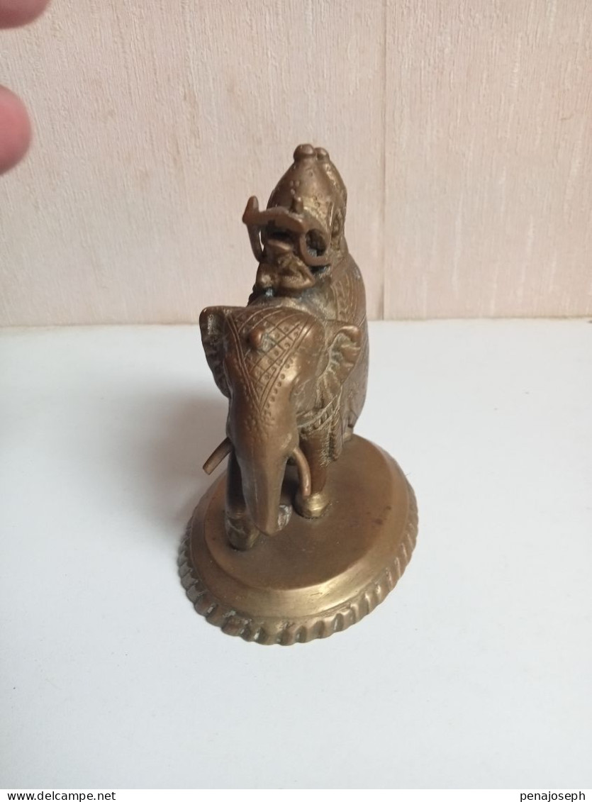 statuette du XIXéme éléphant en bronze doré hauteur 11 cm x 9 cm