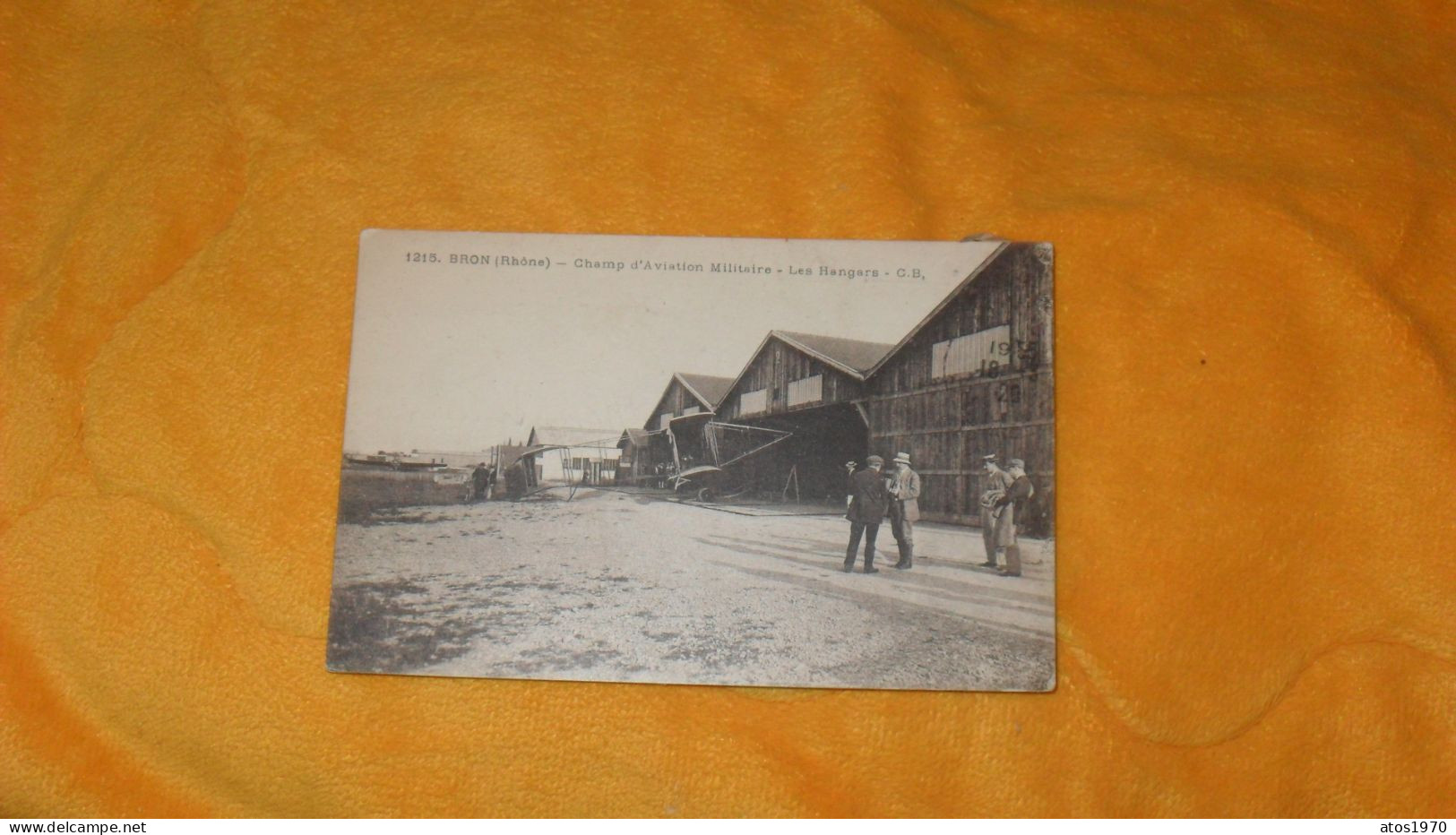 CARTE POSTALE ANCIENNE CIRCULEE DATE ?../ BRON RHONE.- CHAMP D'AVIATION MILITAIRE. LES HANGARS... - Bron