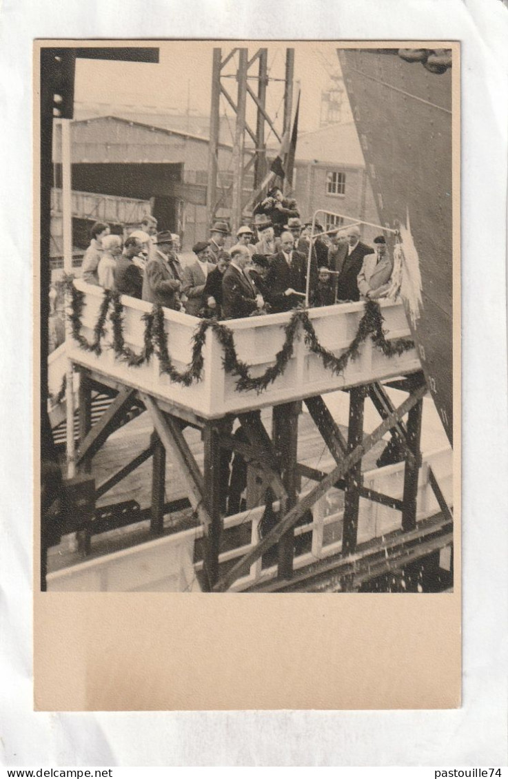 Carte Photo 12,8 X 8,2. -  Personnalités Baptisant Un Bateau ( Au Verso : Nordseewerke Emden G. M. B. H.  Bildstelle - Emden