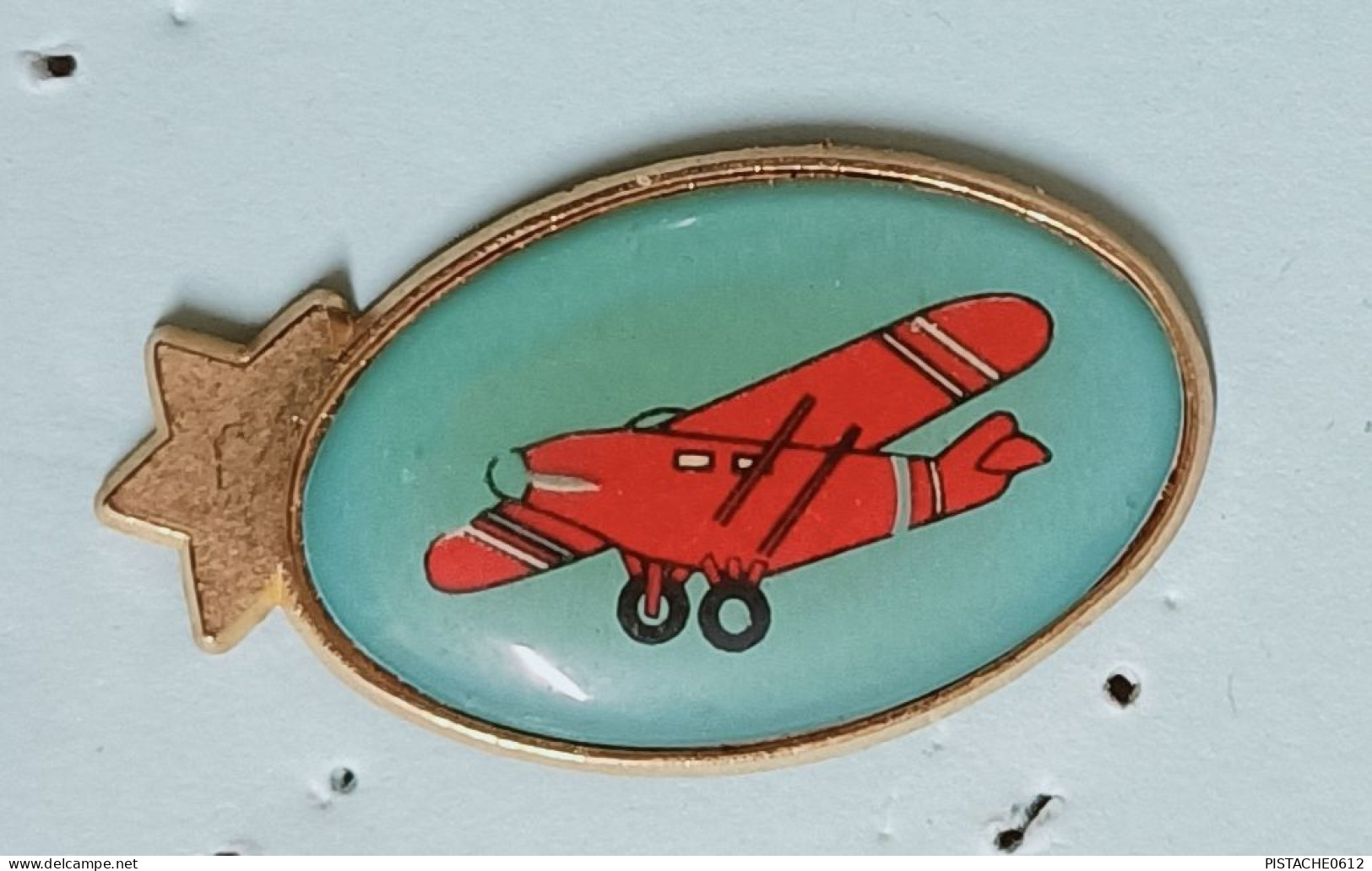 Pin's Avion Rouge  Signé équilibre France - Avions