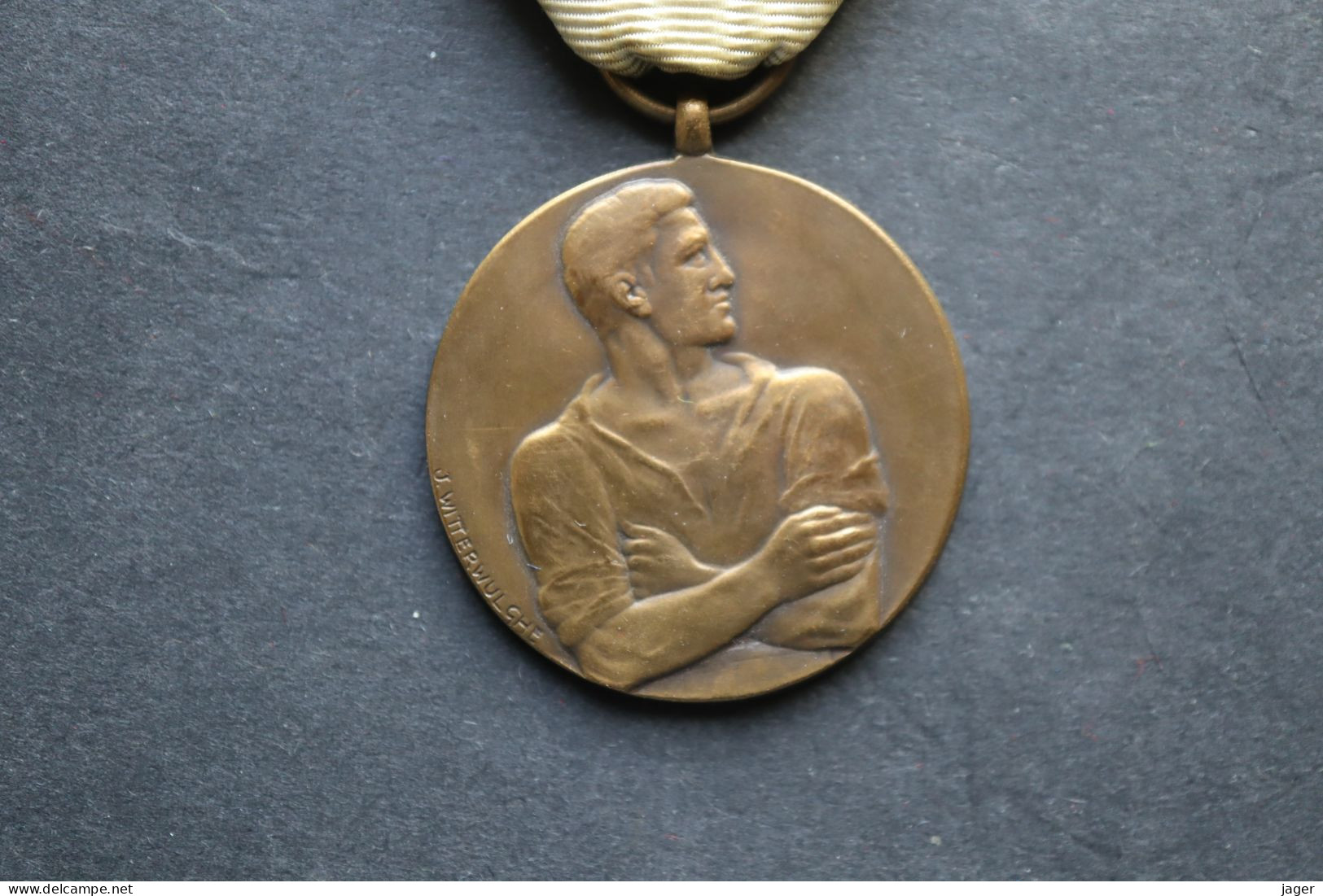 Médaille Ordre Belgique Medaille Des Réfractaires 1940 1945 - Belgique