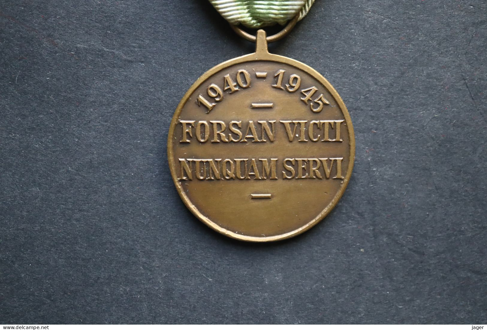 Médaille Ordre Belgique Medaille Des Réfractaires 1940 1945 - België