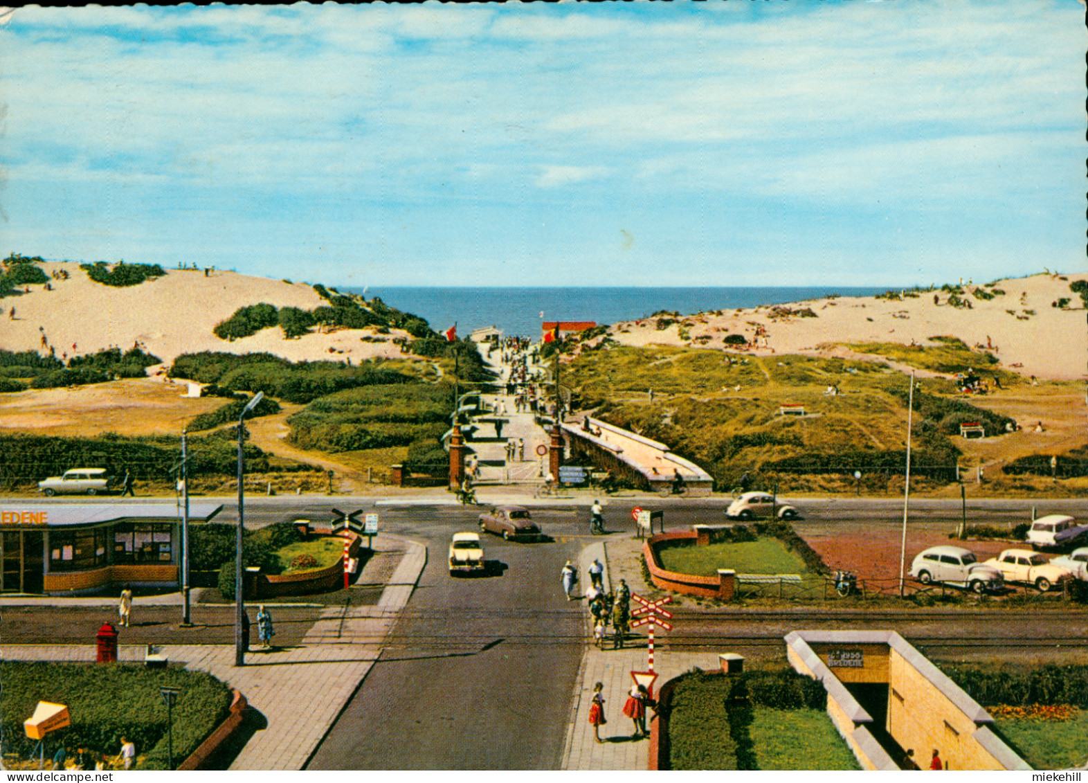 BREDENE -ENTREE DE LA PLAGE ET TUNNEL-AUTOMOBILES - Bredene