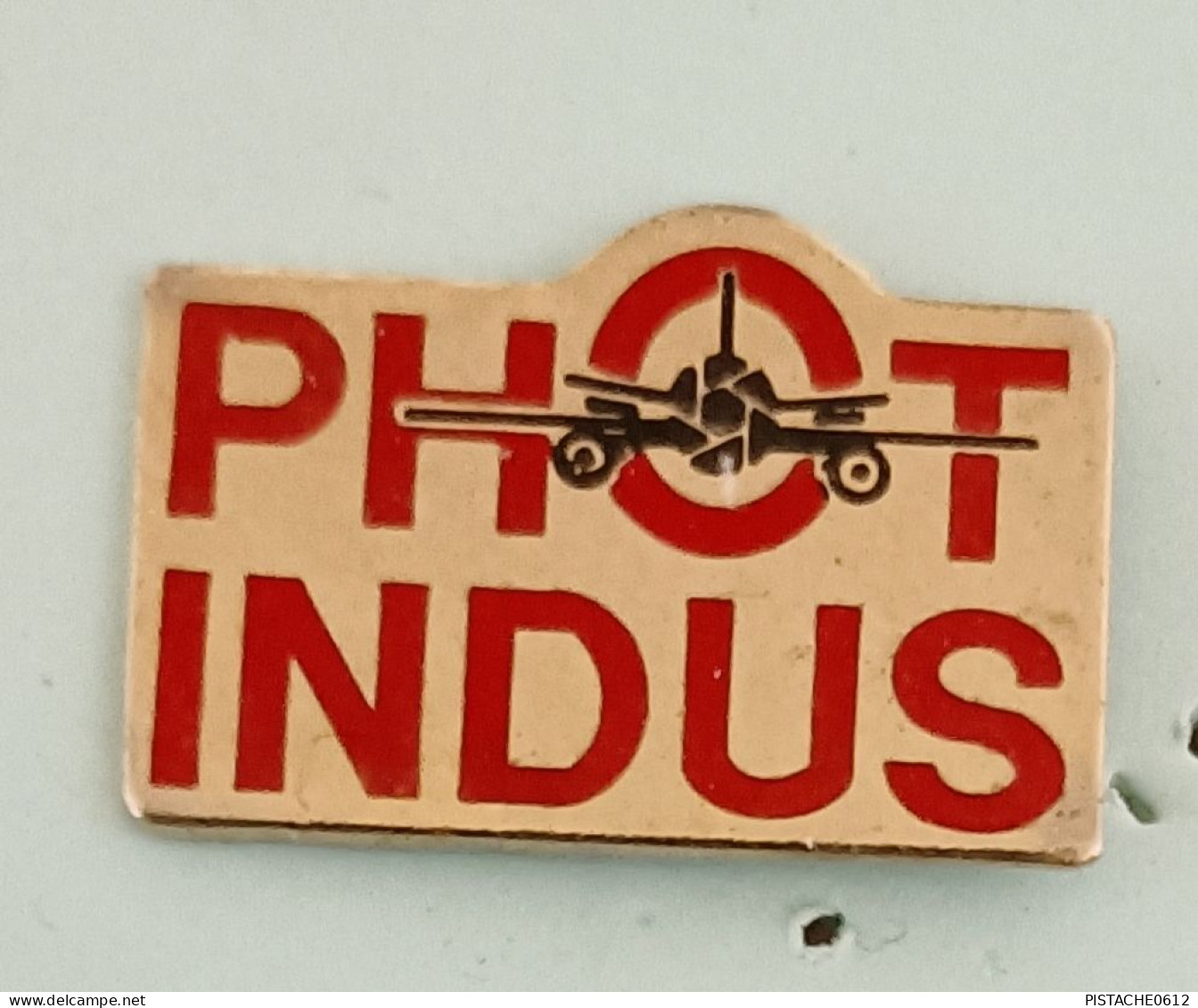 Pin's Avion Phot Indus - Avions