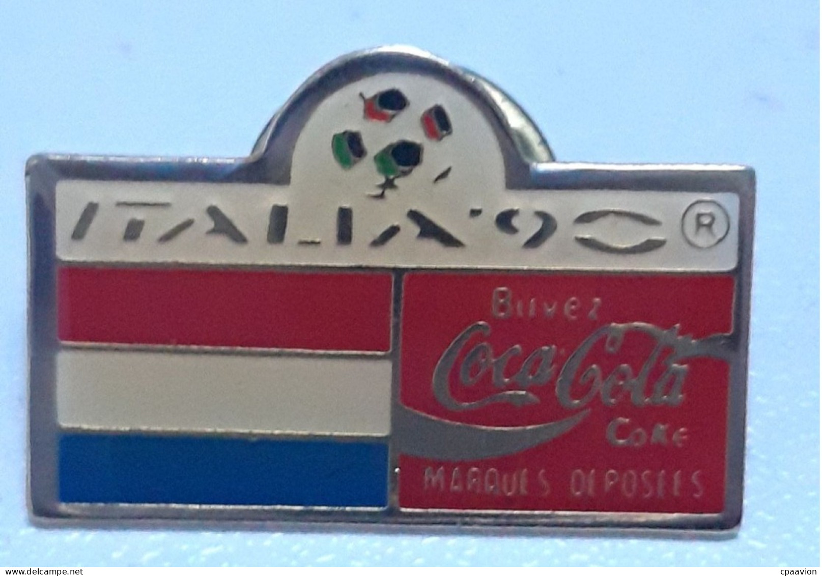 Pin's ITALIA 90, Coupe Du Monde De Football , PUB COCA COLA - Football