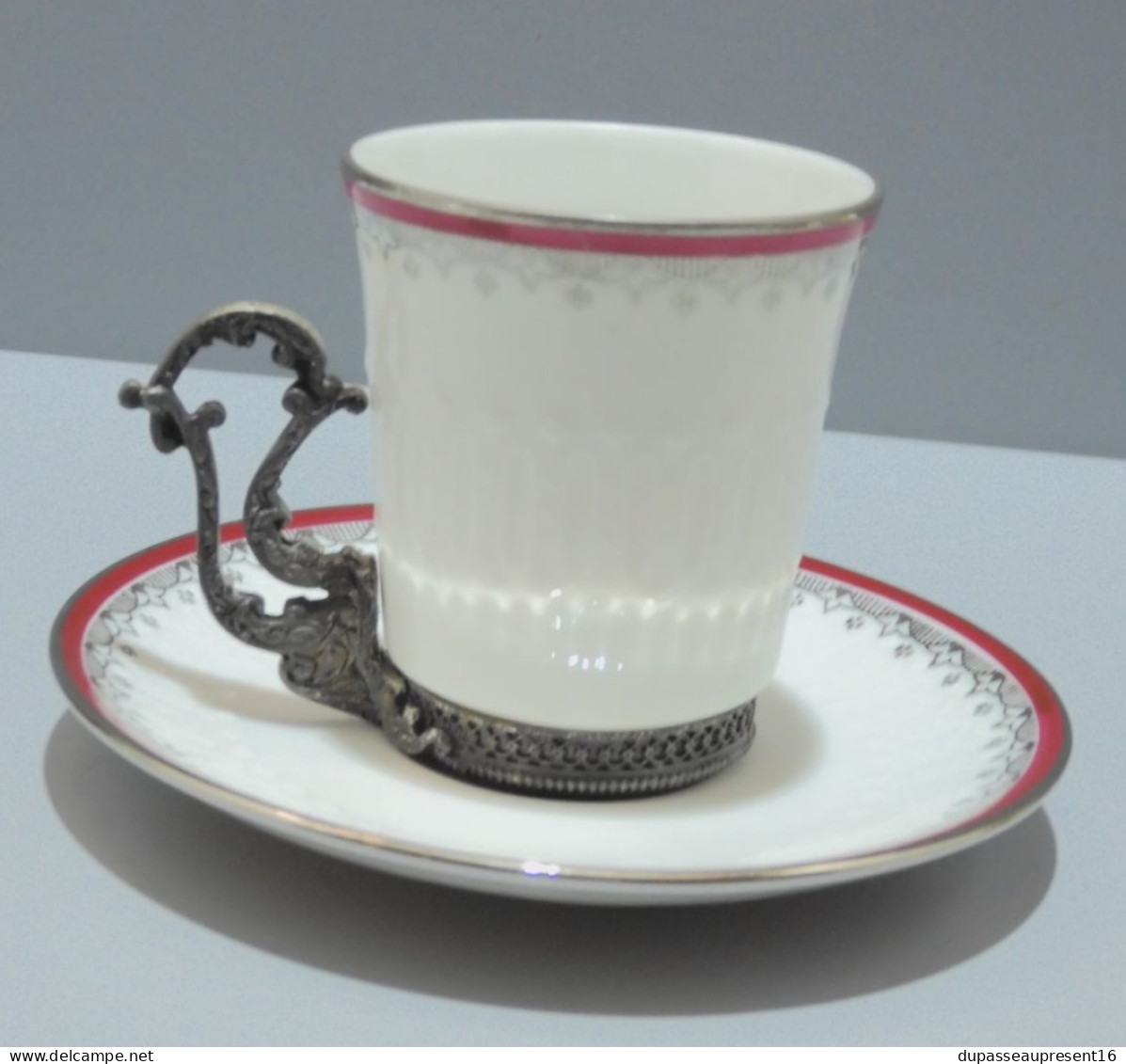 -JOLIE TASSE & SOUS TASSE PORCELAINE BAVARIA Monture Régule COLLECTION VITRINE   E - Bavaria (DEU)