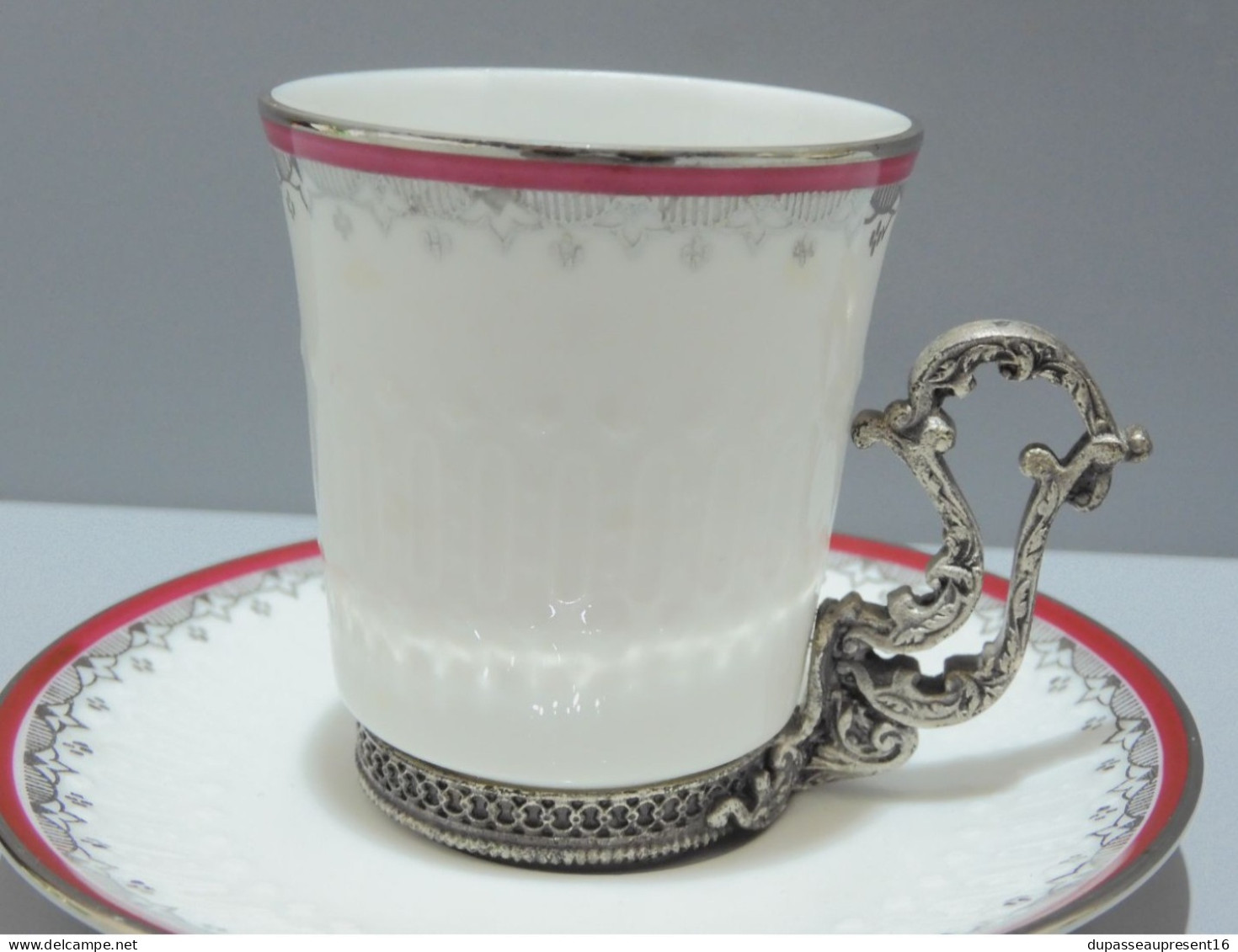 -JOLIE TASSE & SOUS TASSE PORCELAINE BAVARIA Monture Régule COLLECTION VITRINE   E