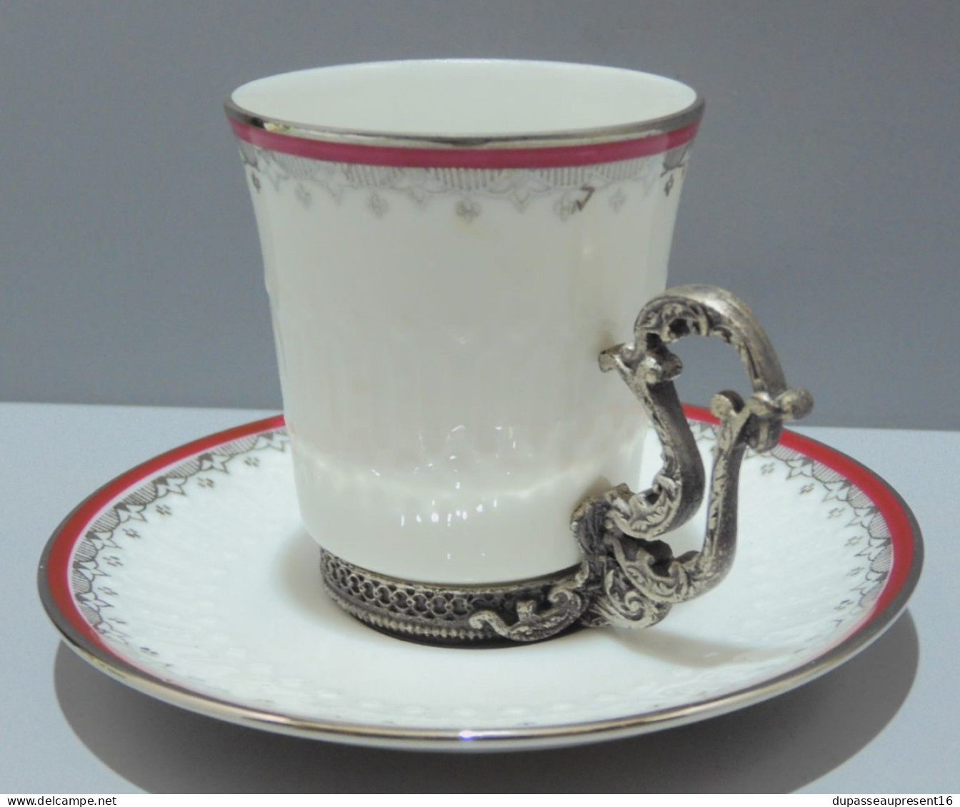 -JOLIE TASSE & SOUS TASSE PORCELAINE BAVARIA Monture Régule COLLECTION VITRINE   E