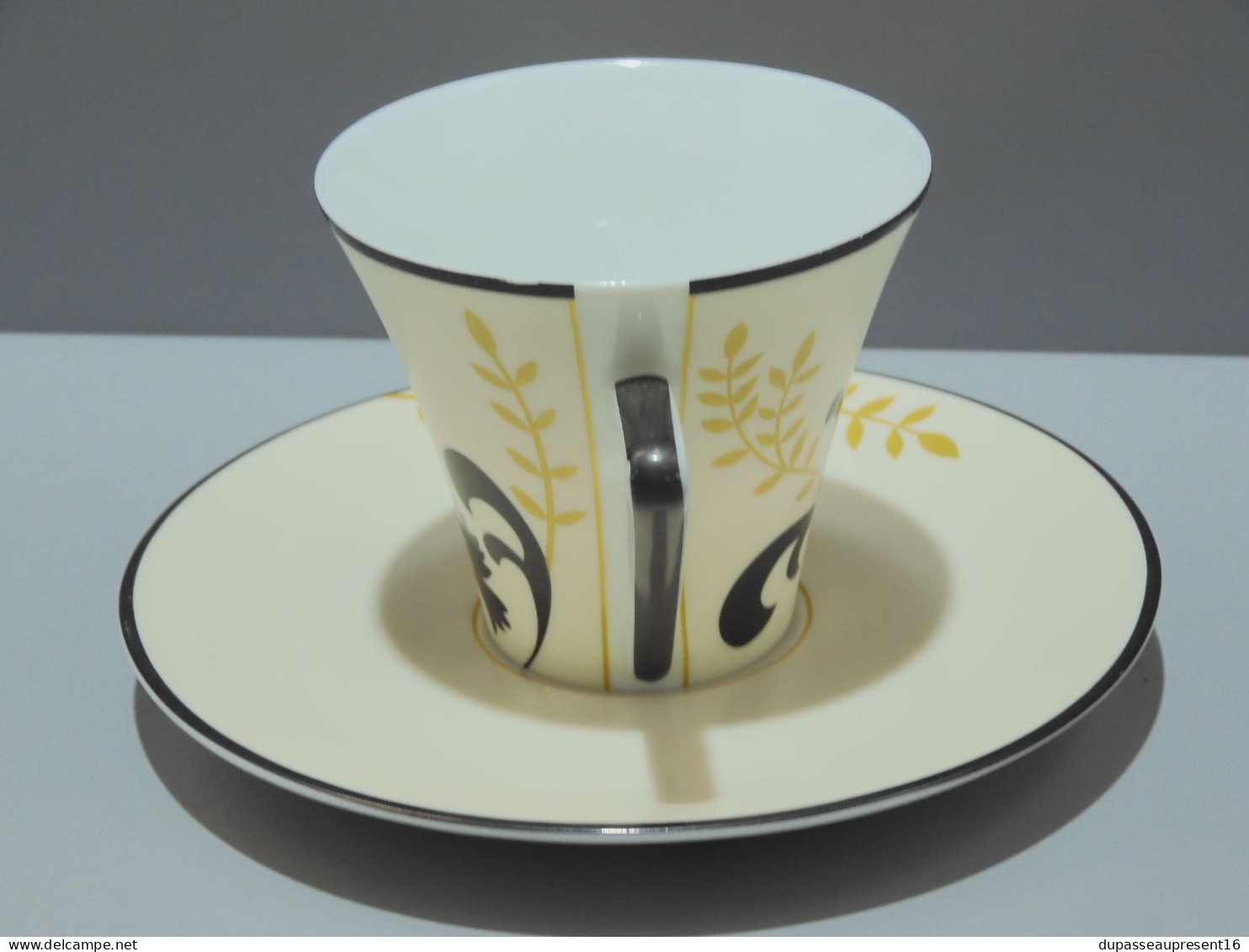 -JOLIE TASSE & SOUS TASSE PORCELAINE LIMOGES PHILIPPE DESHOULIERES KIMONO    E