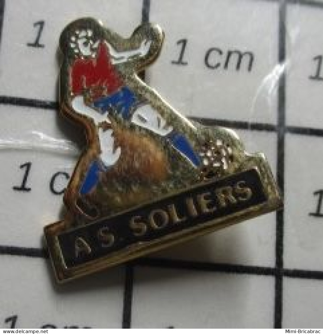 713J  Pin's Pins / Rare & Belle Qualité !!!  SPORTS / FOOTBALL CLUB AS SOLIERS CALVADOS - Football