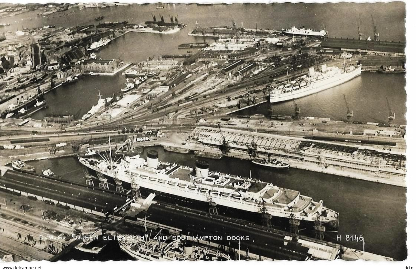 SOUTHAMPTON Queen Elizabeth And Southampton Docks, Real Photo Valentine & Sons H 8146, Cpsm Pf - Southampton