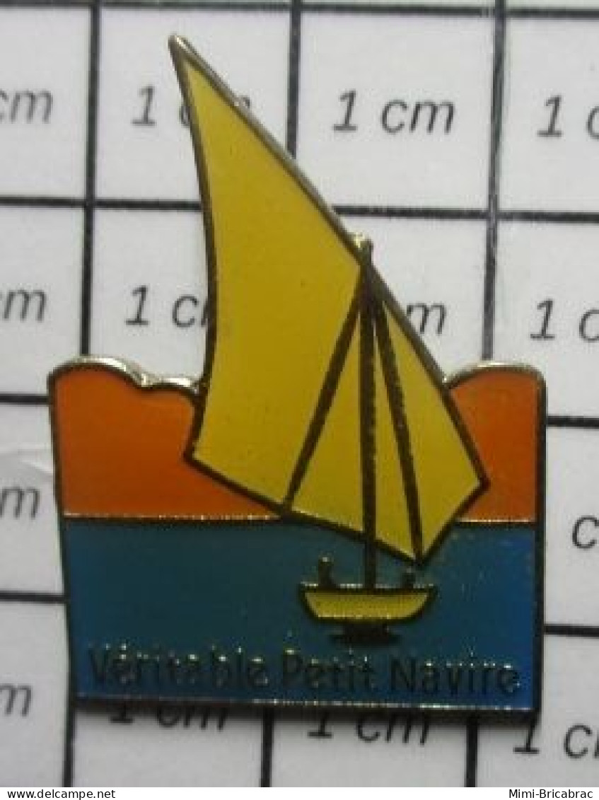 713J  Pin's Pins / Beau Et Rare / THEME : BATEAUX / VOILIER DE PECHE VERITABLE PETIT NAVIRE - Boats