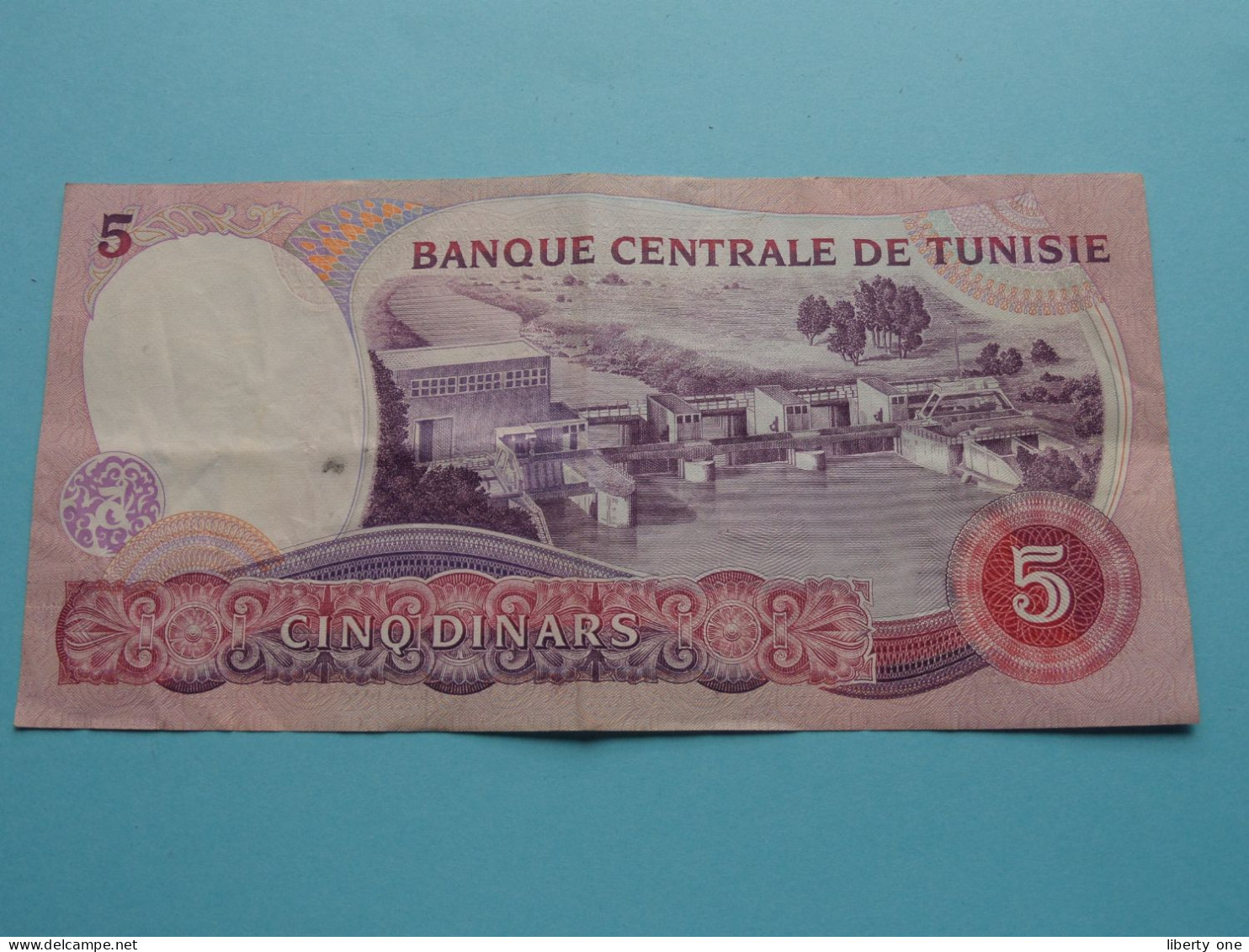 5 Cinq Dinars ( 3-11-1983 ) C/16 822422 ( For Grade, Voir SCANS ) Circulated ! - Tunisia