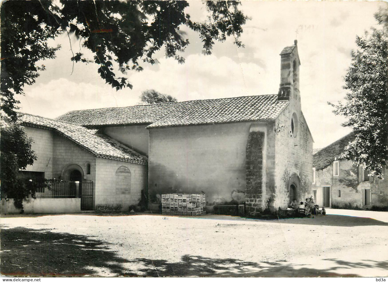 84 - CAMARET - PLACE DE LA CHAPELLE SAINT ANDEOL - Camaret Sur Aigues