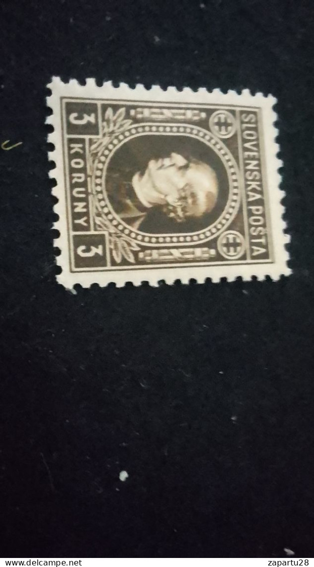 SLOVAKYA-    1939- 45     3  KORUNA   DAMGASIZ - Unused Stamps
