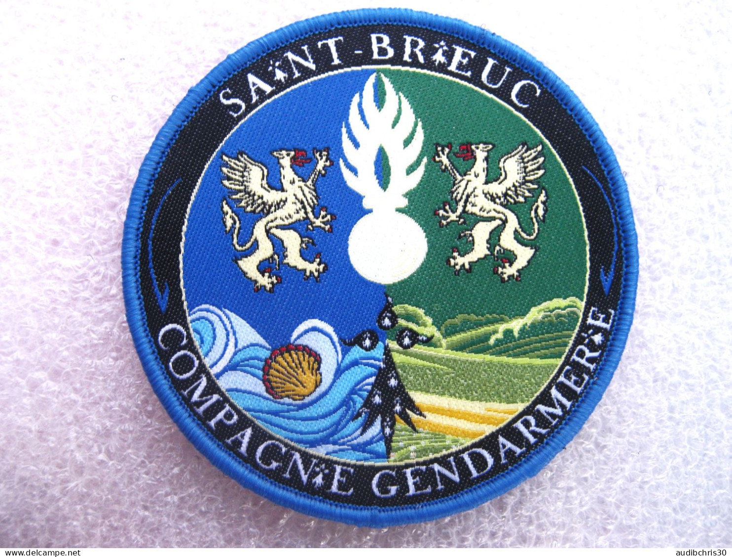 ECUSSON COLLECTION G.N LA COMPAGNIE DE SAINT BRIEUC 22 SUR SCRATCH 80MM NEUF - Police & Gendarmerie