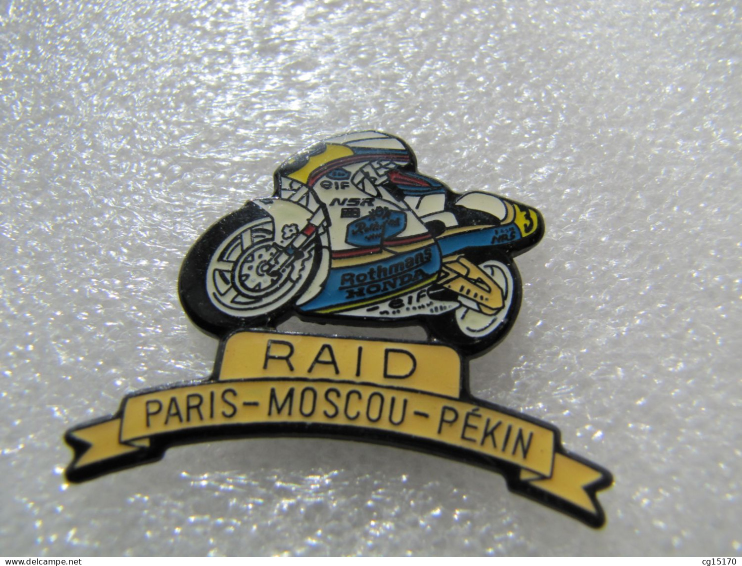 PIN'S   MOTO   ROTHMANS HONDA  NSR  RAID PARIS MOSCOU PEKIN - Motorfietsen