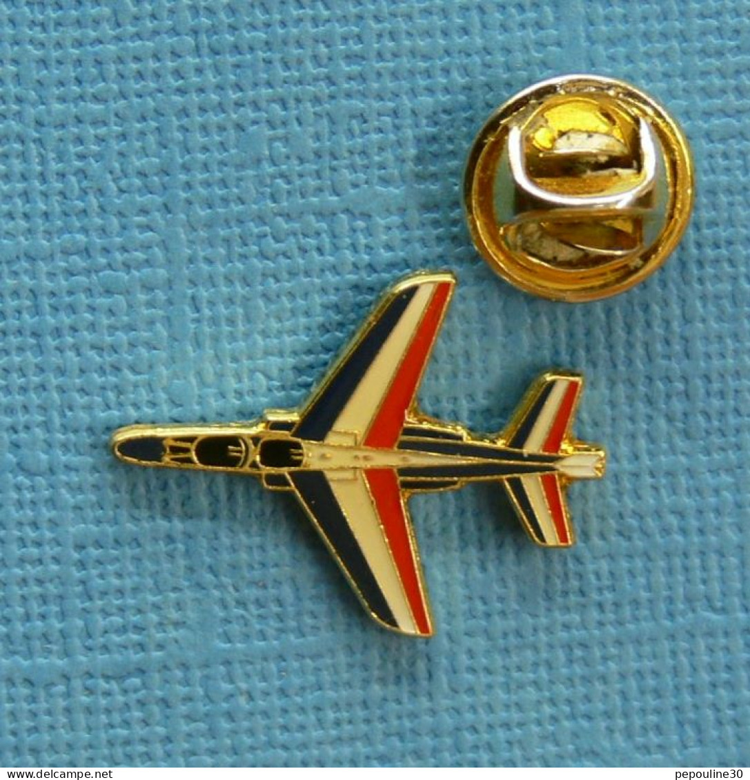 1 PIN'S /  ** ARMÉE DE L'AIR / VOLTIGES AÉRIENNES / ALPHA-JETS DE LA PATROUILLE DE FRANCE ** - Avions