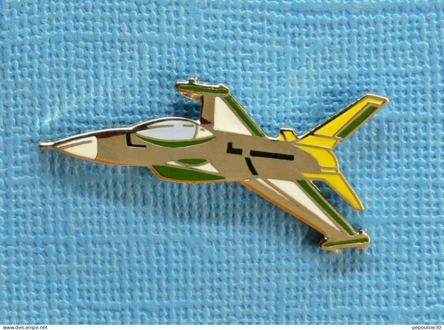 1 PIN'S /  ** AVIONS DE CHASSE / LE F-16 FIGHTING FALCON ** - Avions