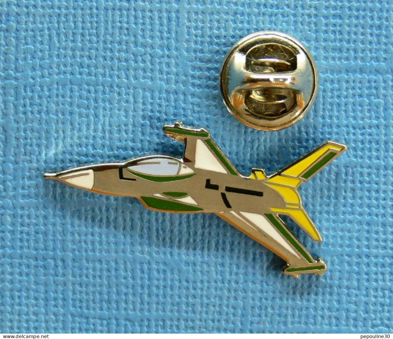 1 PIN'S /  ** AVIONS DE CHASSE / LE F-16 FIGHTING FALCON ** - Avions