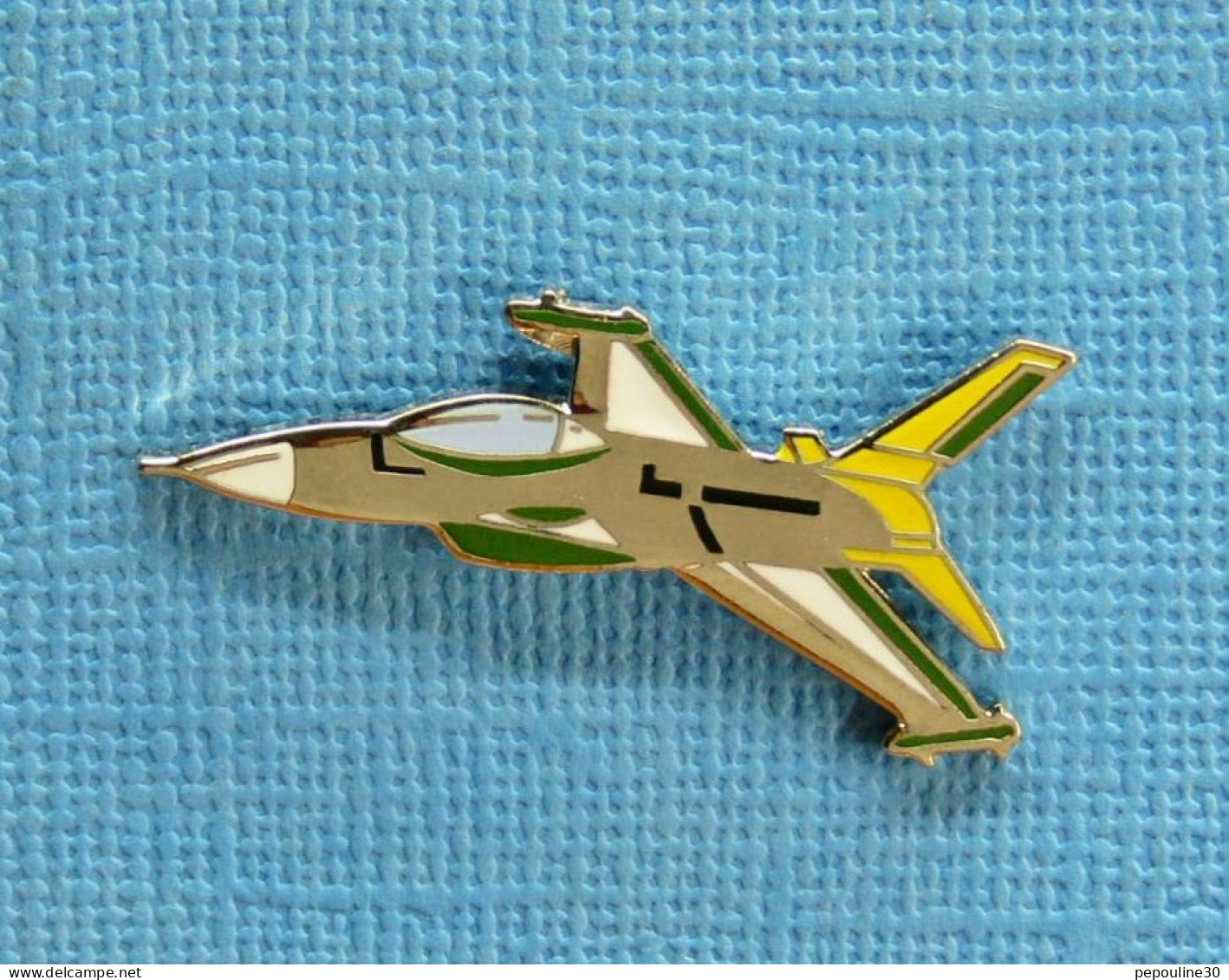 1 PIN'S /  ** AVIONS DE CHASSE / LE F-16 FIGHTING FALCON ** - Avions