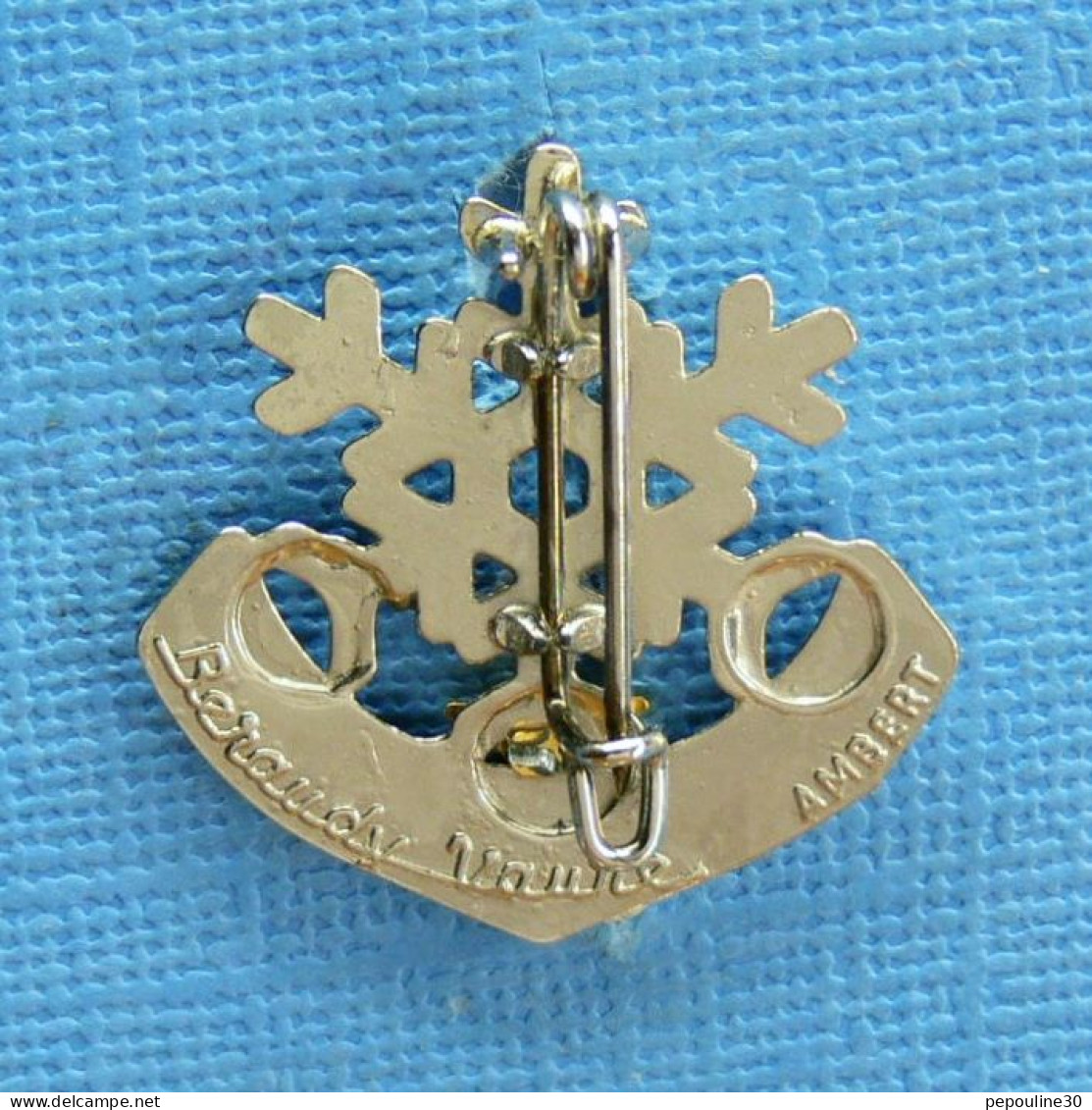 1 BROCHE /  ** E.S.F. / ÉCOLE DE SKI FRANÇAIS UNE ÉTOILE ** . (Beraudy-Vaure Ambert) - Sports D'hiver