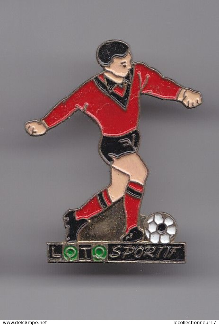 Pin's Loto Sportif Joueur De Football Maillot Rouge  Réf 3897 - Giochi