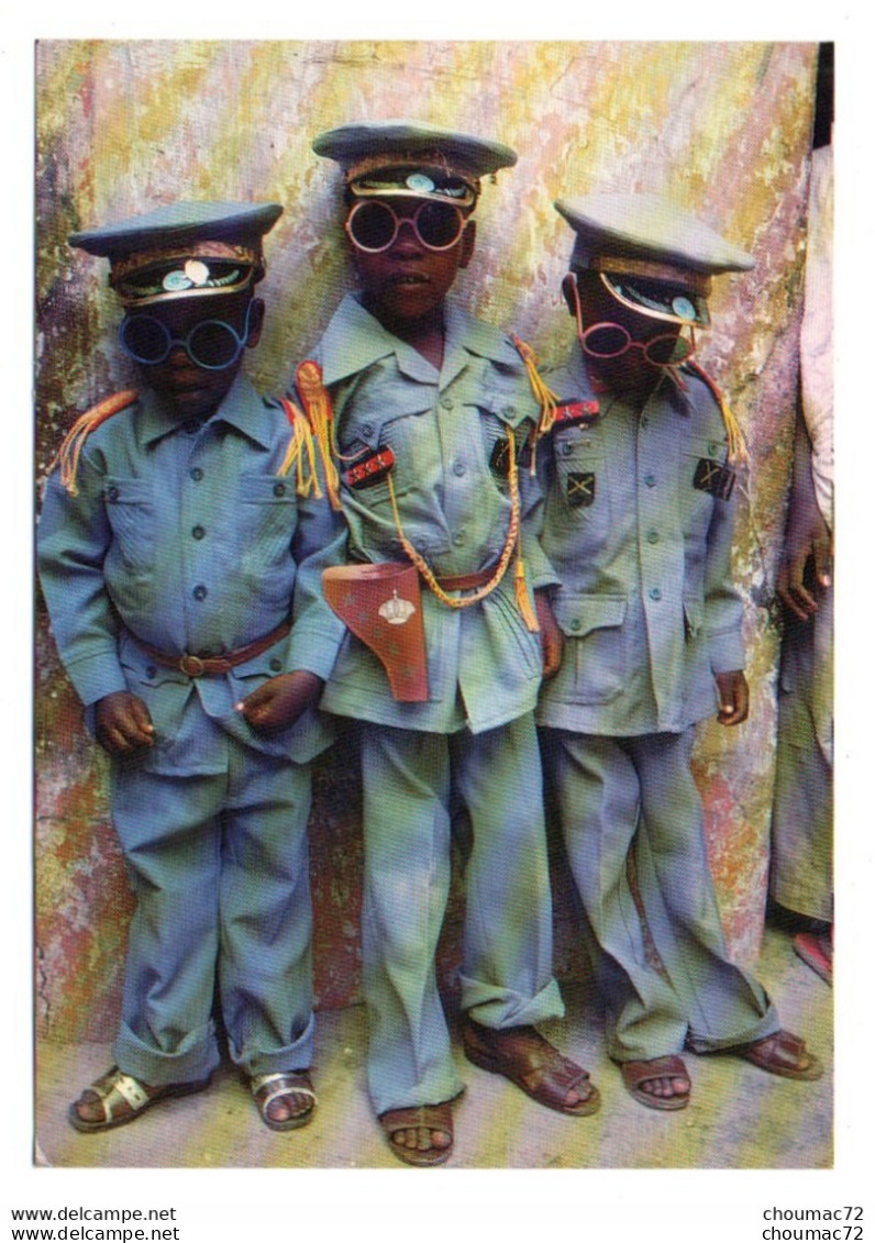 GF (Nigeria) 013, Photo Peter Marlow 1982, Enfants Policiers - Nigeria