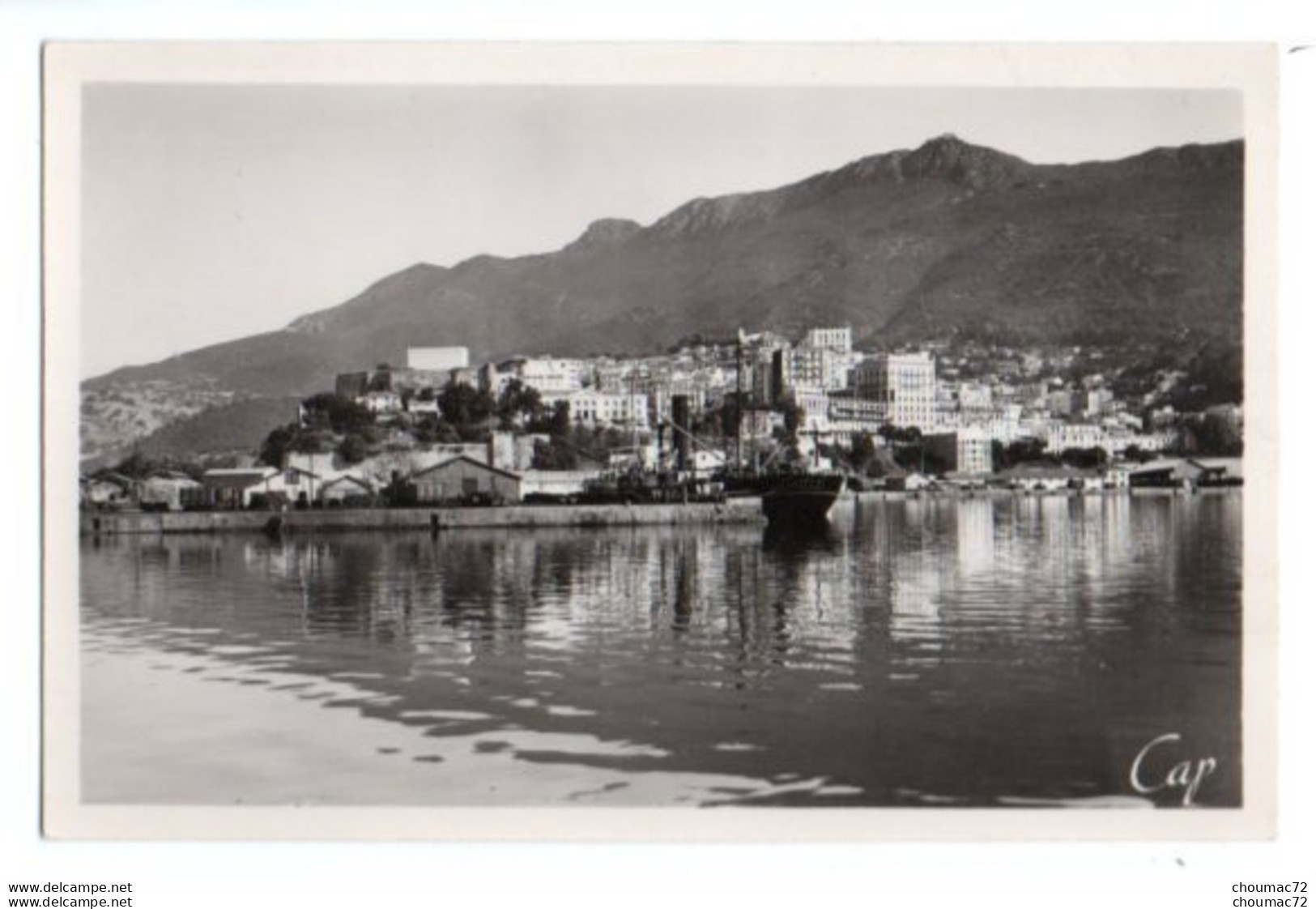 (Algérie) Bougie 037, CAP 93, Vue Sur Le Port La Ville Et Le Couraya, Bateau Vio Susak - Bejaia (Bougie)