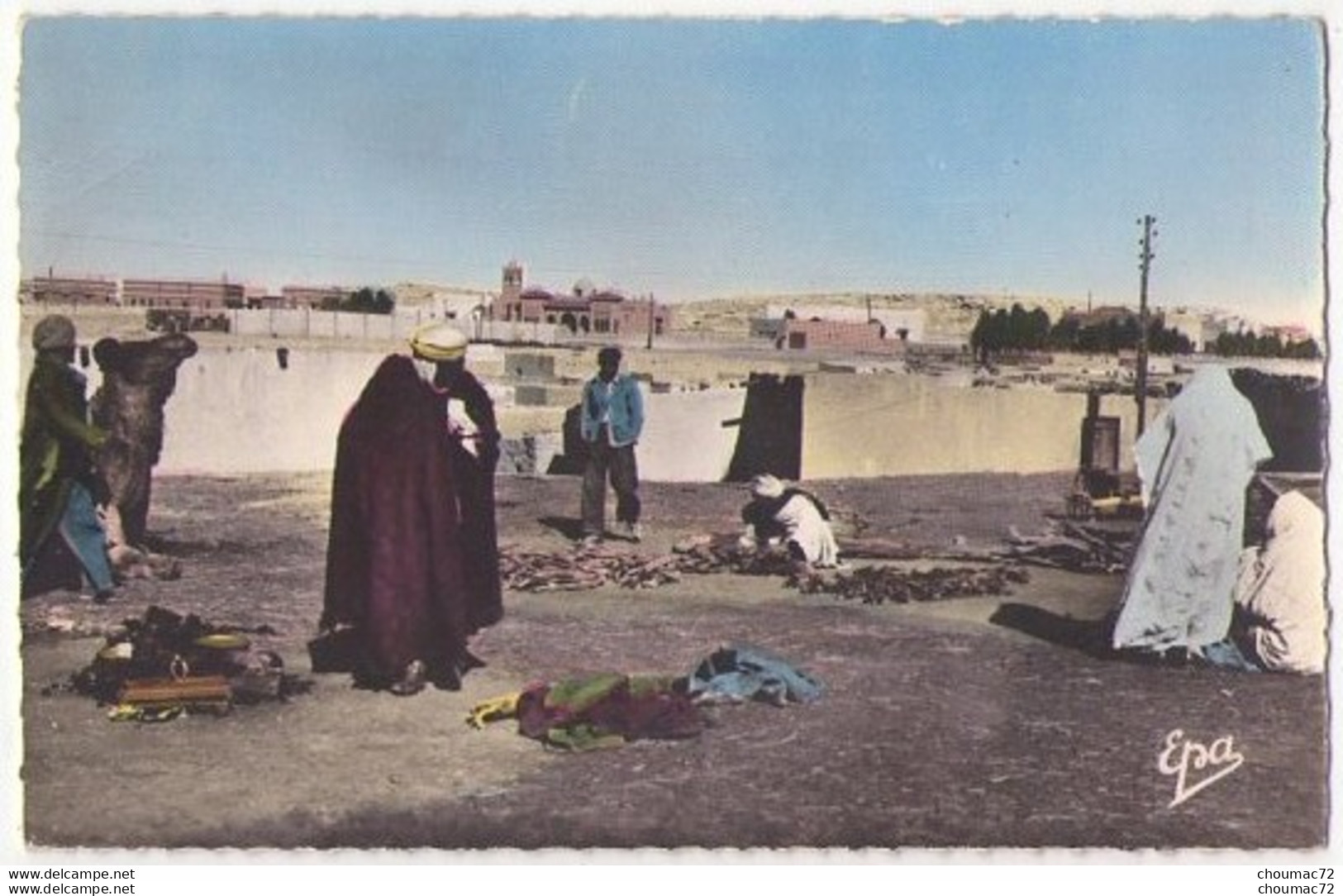 (Algérie) 017, Colomb Bechar, Editions Photo Africains 202, Un Observateur Au Marché Aux Puces - Bechar (Colomb Béchar)