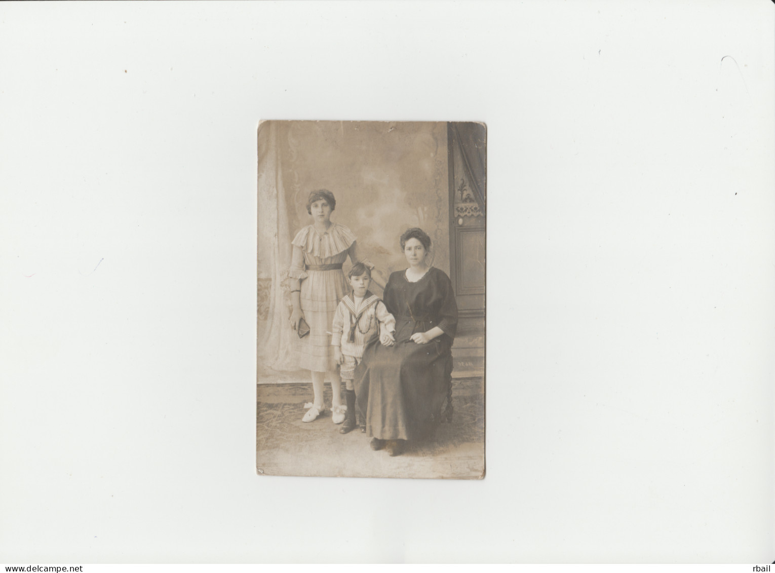 Ancienne Photo Noir Et Blanc Mere Avec Ces 2 Enfants (photo Carte Postale Debut Siecle Dernier) - Persone