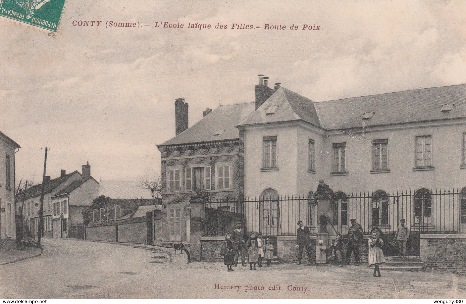 80 CONTY          L'Ecole Laïque Des Filles     Route De Poix.     TB PLAN 1910   Avec Animation. .  RARE - Conty