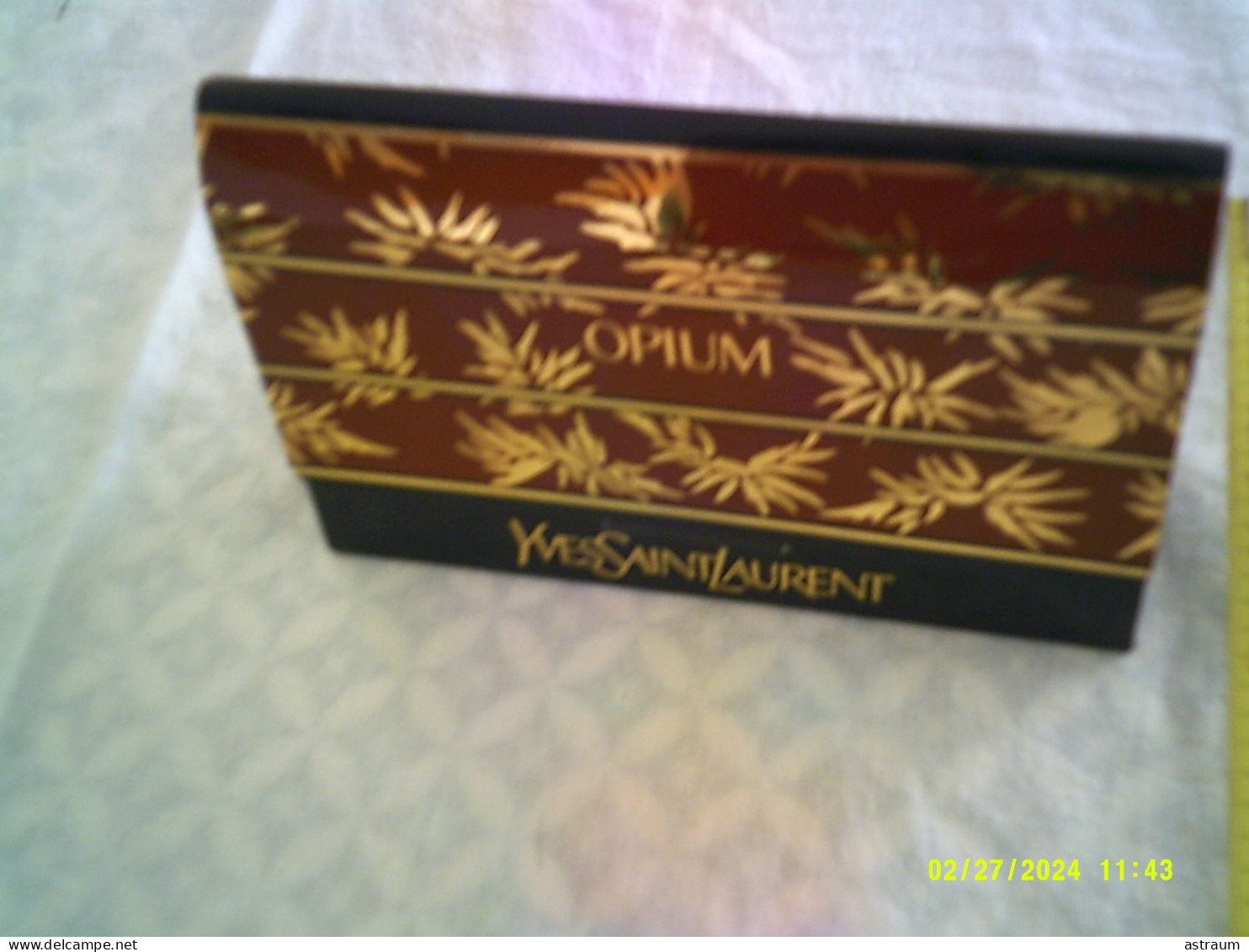 Jolie Pochette Opium Yves Saint Laurent - Bain De Douceur Et Voile Parfumé Pleine 2 X 10ml - + EDT 2ml Pleine - Beauty Products