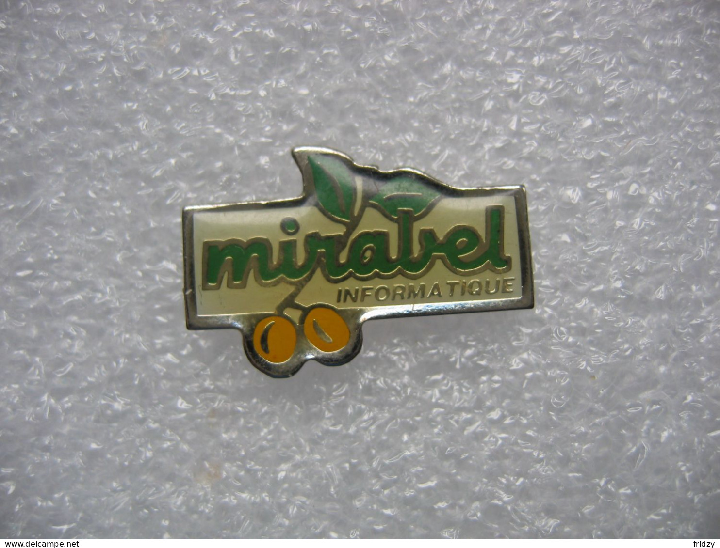 Pin's De La Société "Mirabel Informatique", Réparateur D'ordinateurs Au Canada - Computers