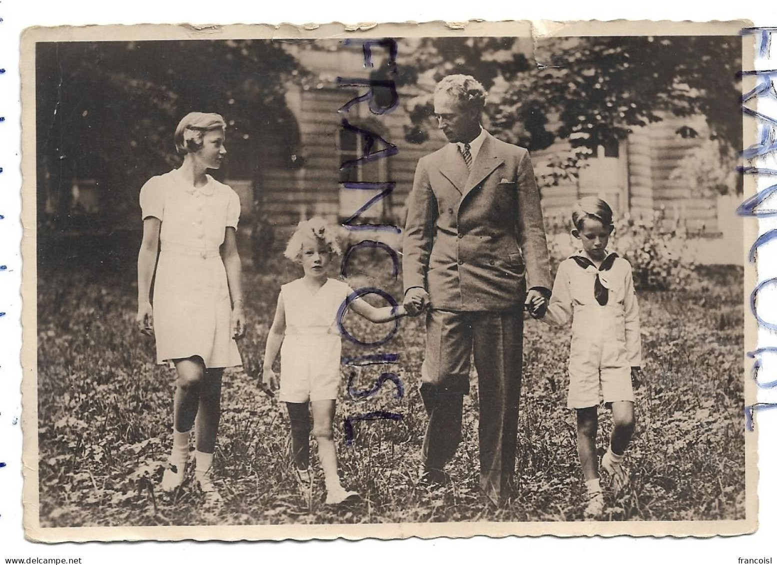 Leopold III De Belgique Et Joséphine-Charlotte, Baudouin Et Albert Dans Le Jardin - Famous People