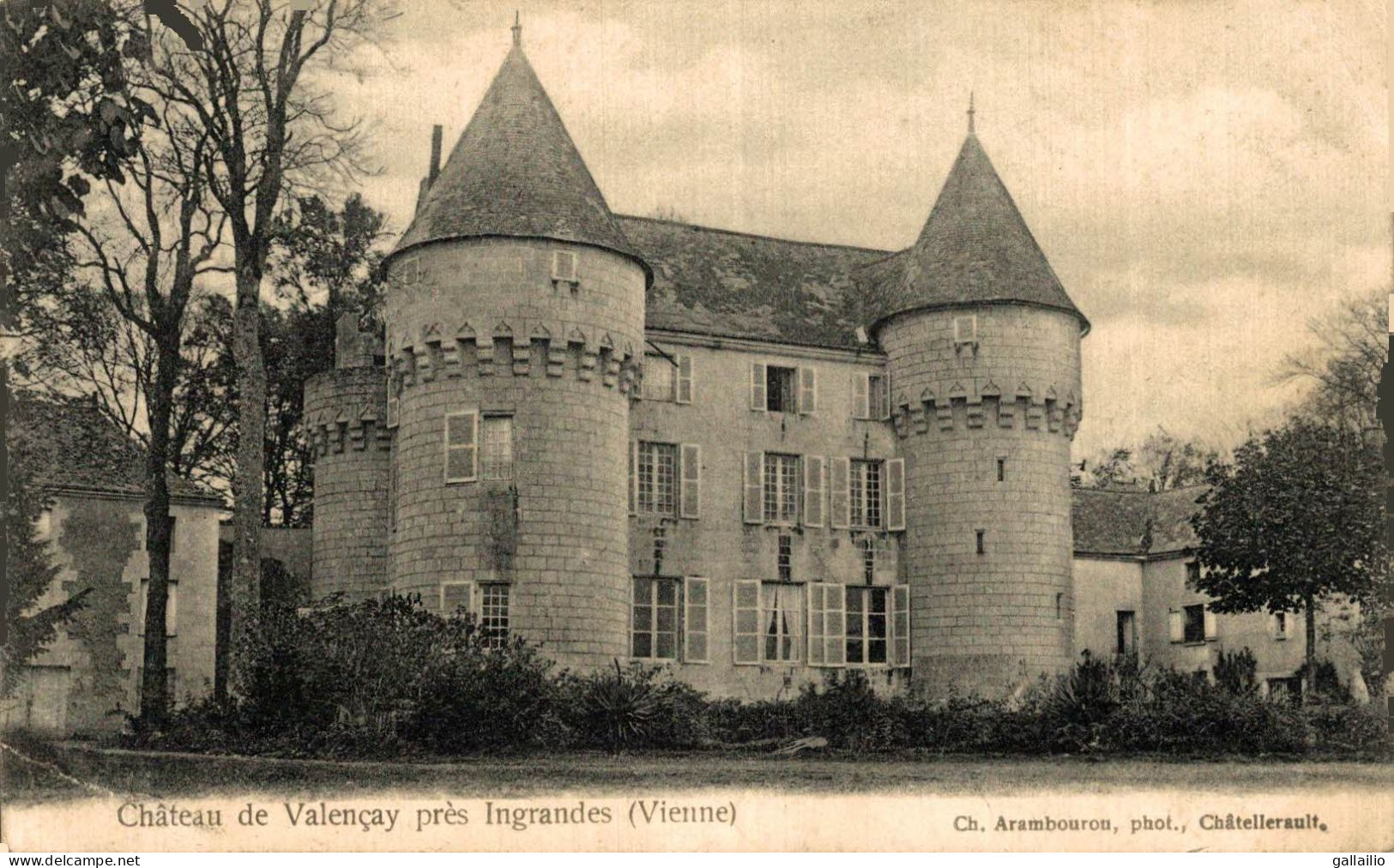 CHATEAU DE VALENCAY PRES INGRANDES - Ingrandes