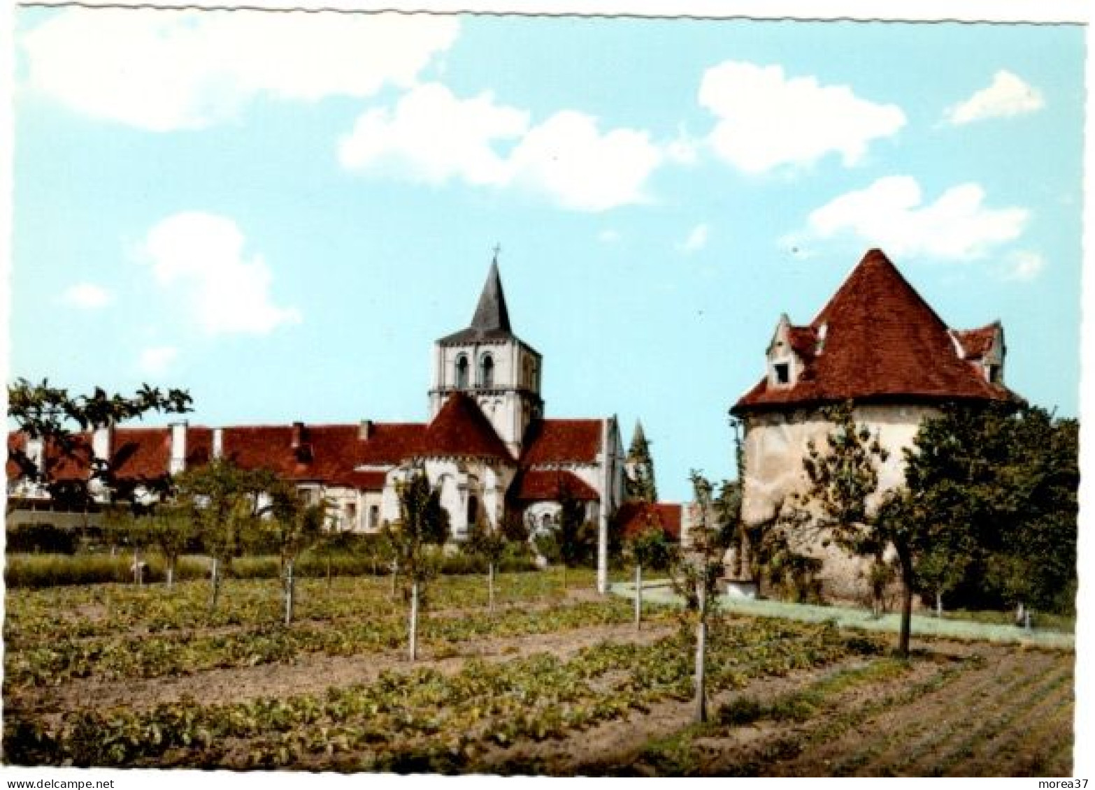 LENCLOITRE  L'église Notre Dame De Style Roman - Lencloitre